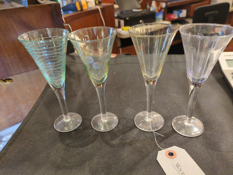 Assorted of 4 etched crystal cordials