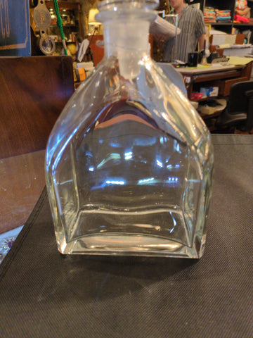 Glass decanter 01